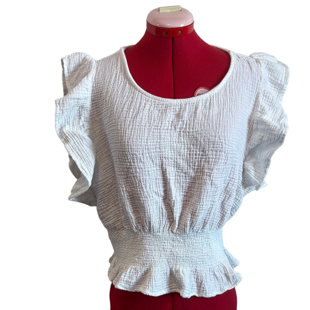 cupcakes & cashmere White Textured Ruffle Blouse LL20